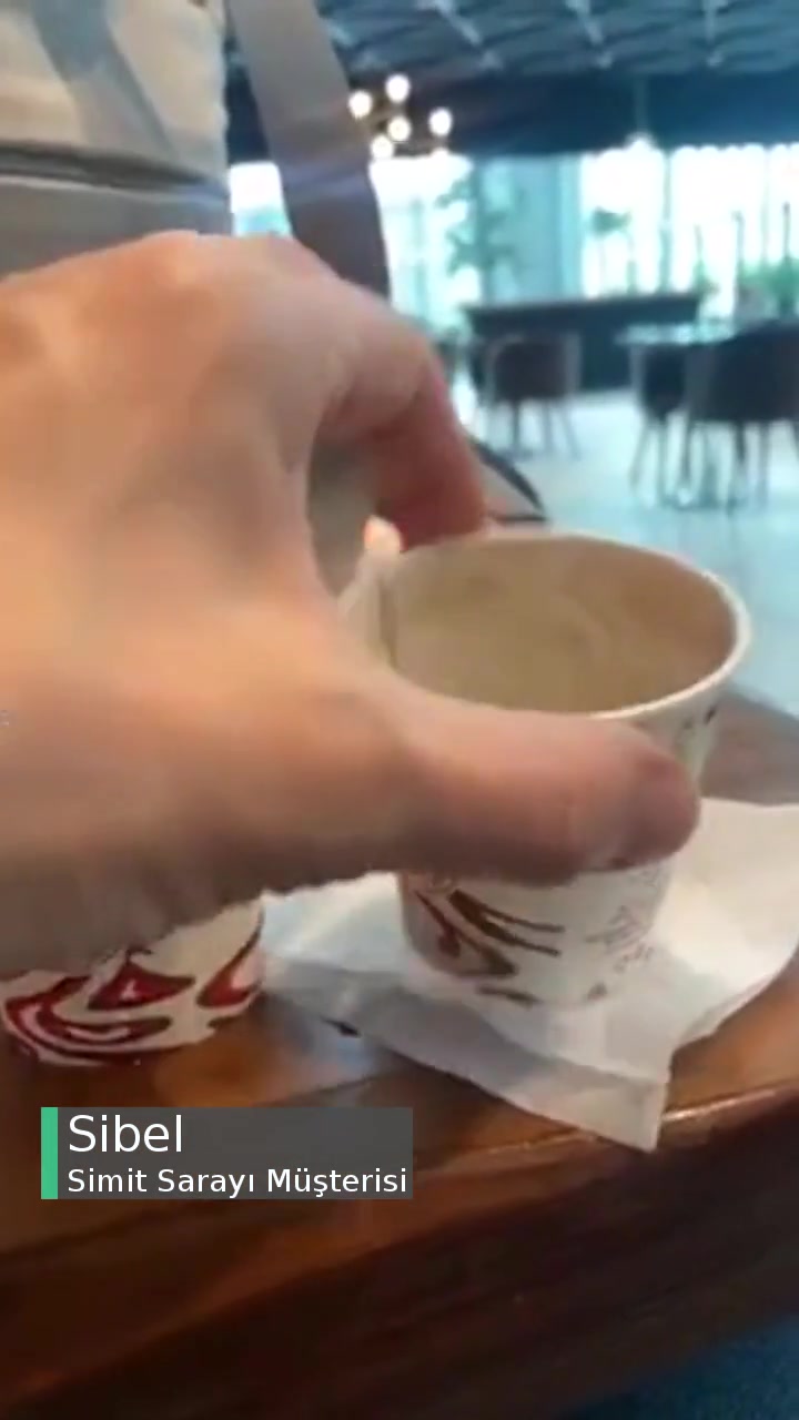 Simit Sarayı Kağıt Bardakta Türk Kahvesi Ve Çeşme Suyu videonun kapak resmi