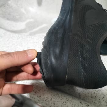 Nike Run Defy Ayakkabısındaki Topuk Açılması Ve Mağazanın Kargo İade Reddi