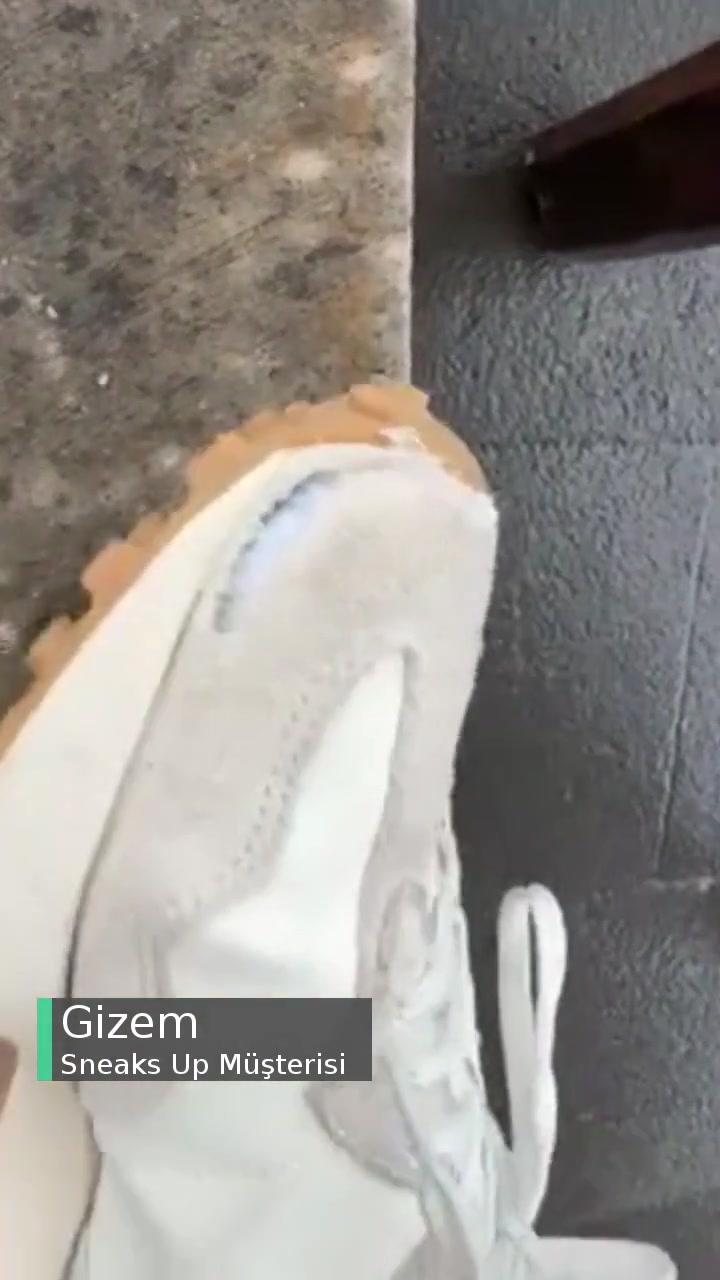 Sneaks Up Şüpheli Ürün Satıyor videonun kapak resmi