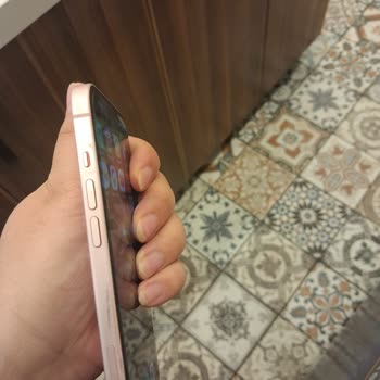 Apple İPhone 15 Pembe Modelde Boya Soyulması Ve Garanti Reddi