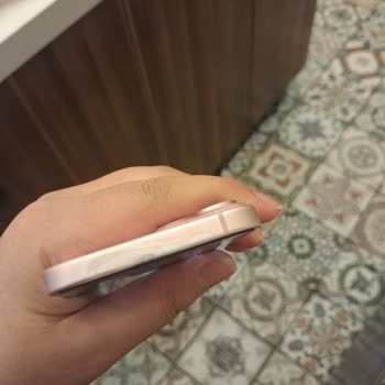 Apple İPhone 15 Pembe Modelde Boya Soyulması Ve Garanti Reddi
