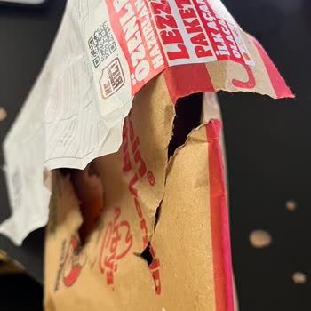Arby's'den Yırtık Güvenlik Etiketli Paket Ve Hijyen Endişesi