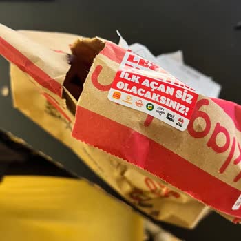 Arby's'den Yırtık Güvenlik Etiketli Paket Ve Hijyen Endişesi