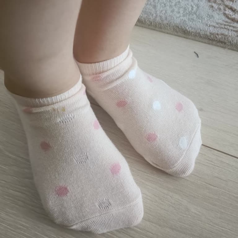FLO Çorap Setinde Tek Çorapta Üretim Hatası