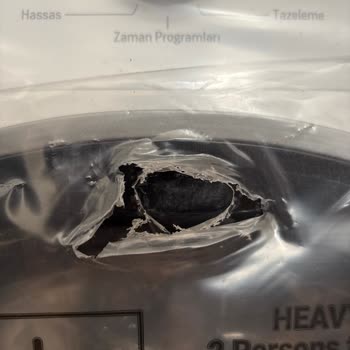 Arçelik Kurutma Makinesinin Kapağı Sürtülmüş, Kurulumu Yapılmadı Ve Acil Çözüm Bekleniyor