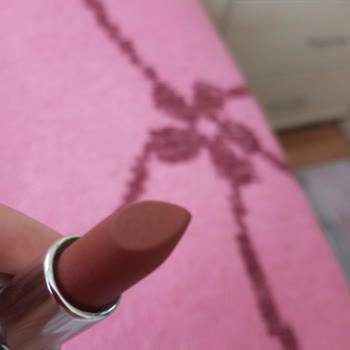 Kötü Koku Ve Hijyen Sorunlu Rujlar İçin Değişim Ve İade Talebi