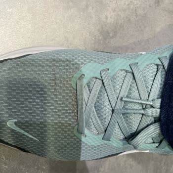 Nike Ayakkabısındaki Açılma Ve Yırtılma Sorunu İçin Değişim Talebi