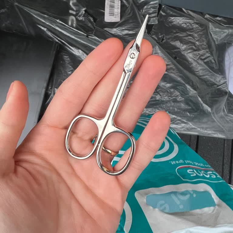 Watsons Mağazasında Bozuk Makas Ve İade İşlemi Sorunu