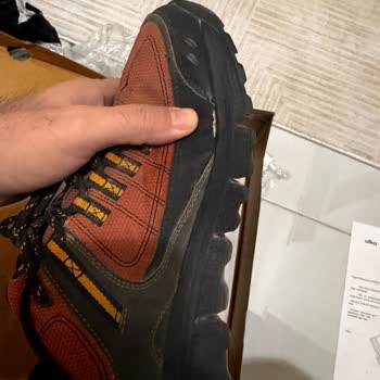 Normal Kullanımda Yırtılan Skechers Ayakkabısı İçin Kullanıcı Hatası İddiası