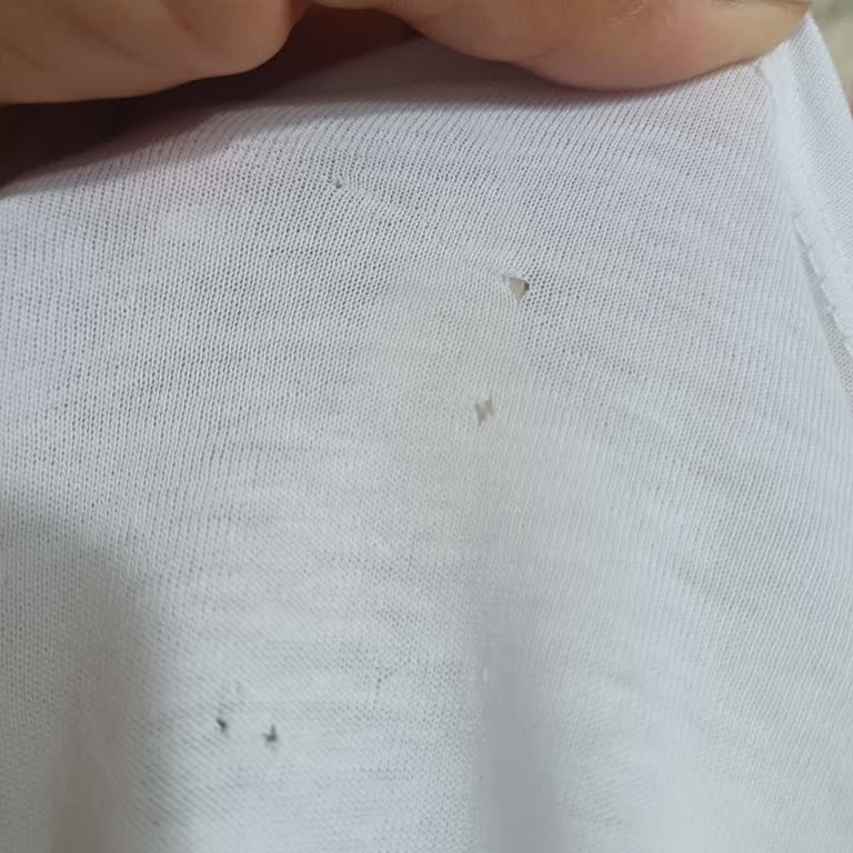 Mavi Mağazasından Aldığım T-shirt İlk Kullanımda Delik Açtı, Ücret İadesi Talebi