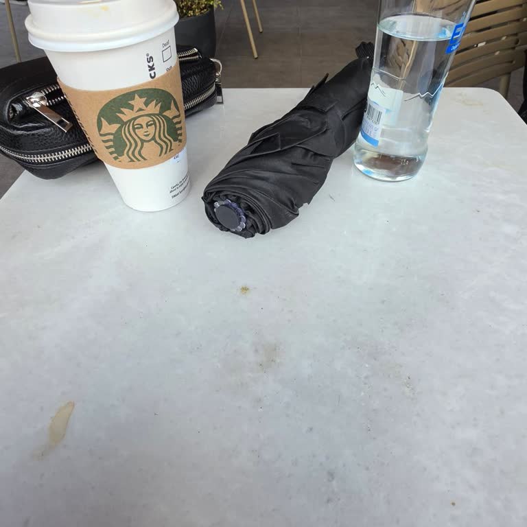 Starbucks Şubesinde Kayıp Su Ve Aşağılayıcı Üslup