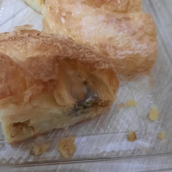 Son Tüketim Tarihi Geçen Börek Tüketiminden Sağlık Sorunu