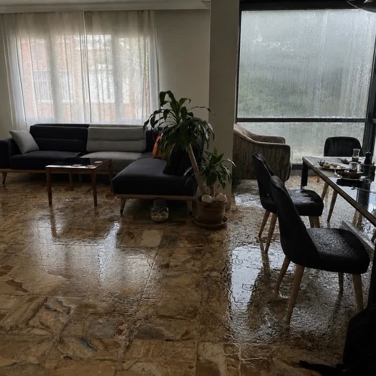 Arızalı Motorlu Cam Balkon Sisteminde Su Basıyor, Ücretsiz Değişim Talebim Görülmüyor