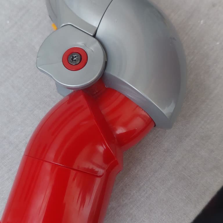Dyson V12 Koltuk Altı Aparatı Garanti Dışı Bırakıldı Ücretsiz Değişim Talebi