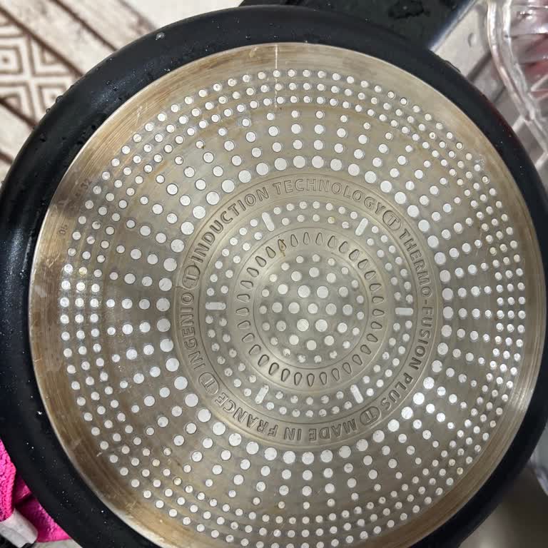 Tefal Tencere Setinde Çıkan Lekeler Ve Kapağın Kırılması