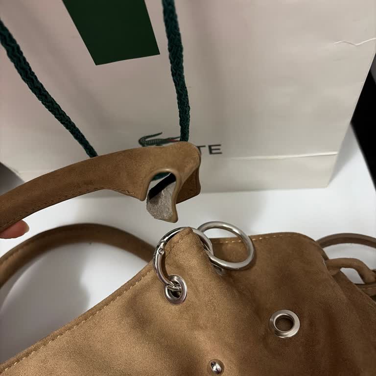 Stradivarius Çanta Sapı Kırıldı, Mağaza Müdürünün Tutumu Kabul Edilemez