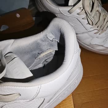 Lacoste Ayakkabısının Kısa Sürede Deformasyonu Ve Değişim Talebi