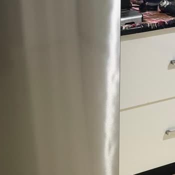 Bosch Buzdolabında Kendiliğinden Oluşan Göçükler KDN76AIEON/15