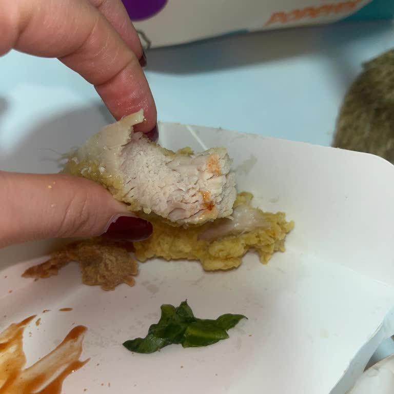Popeyes Olivium Şubesinde Bayat Ve Çiğ Tavuk Ürünleri