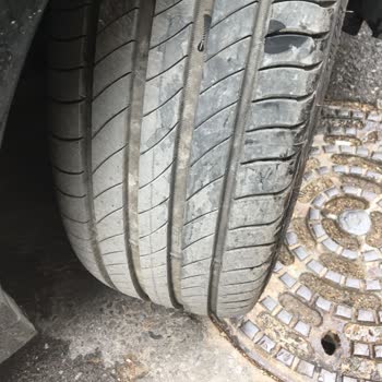 Yeni Peugeot’da 240 Km Sonra Michelin Lastik Patlaması Güvenlik Endişesi