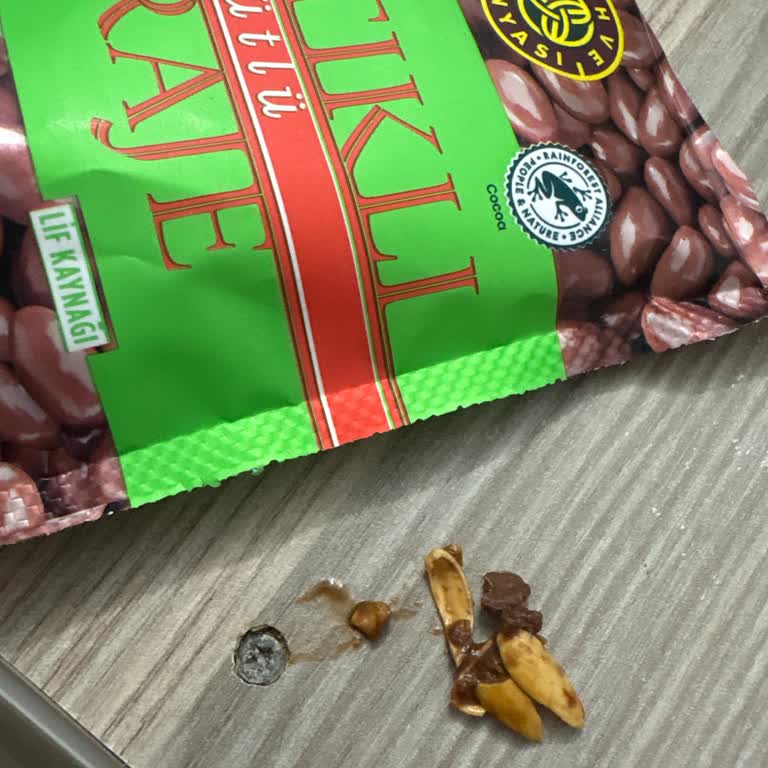 Kahve Dünyası Çikolatası İçinde Kabuklu Fıstık Tespiti Diş Dolgu Kırılmasına Yol Açtı