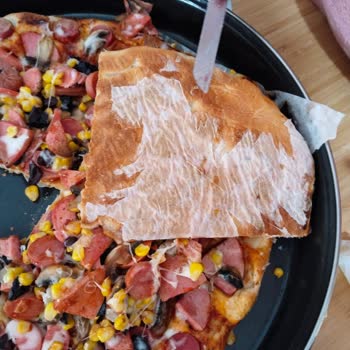 Viora Pişirme Kağıdı Pizza Altına Yapıştı, Ürün Ve Pizza Kullanılamaz
