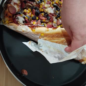 Viora Pişirme Kağıdı Pizza Altına Yapıştı, Ürün Ve Pizza Kullanılamaz