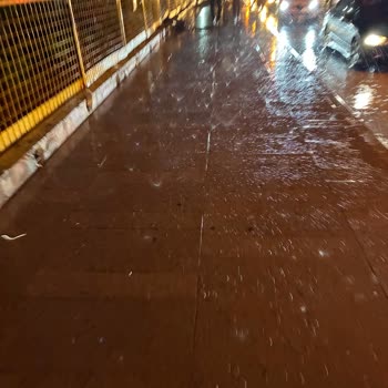 Yağışlı Hava Sebebiyle İptal Edilmeyen Konserde 2.000 TL İade Talebi