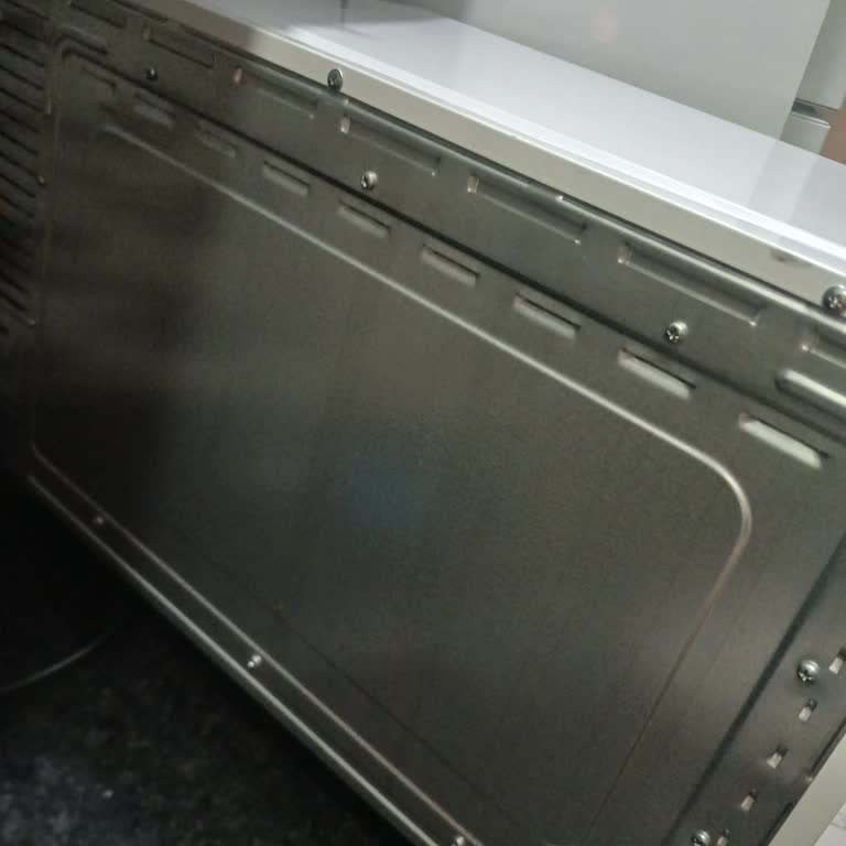 Arka Yalıtımsız Simfer 7062 Fırının Aşırı Isısı Çocuk Güvenliğini Tehdit Ediyor