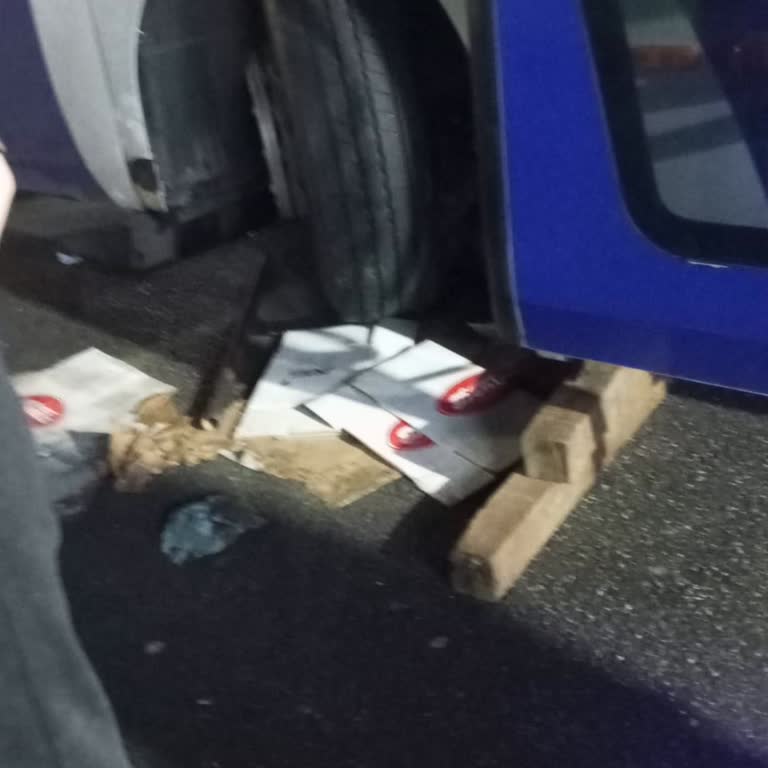 Kamil Koç Otobüs Gecikmesi Ve Arızası Nedeniyle Yağmurda Bekletilen Yolcular Bilgilendirilmedi