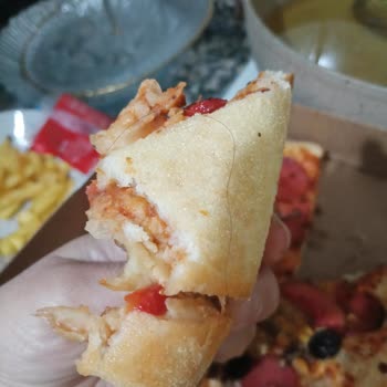 Domino's Pizza'da Saç Bulunan Pizza İçin Hijyen İhlali Ve Ücret İadesi Talebi