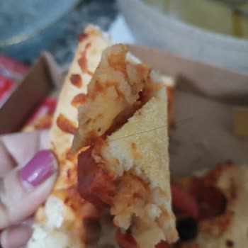 Domino's Pizza'da Saç Bulunan Pizza İçin Hijyen İhlali Ve Ücret İadesi Talebi