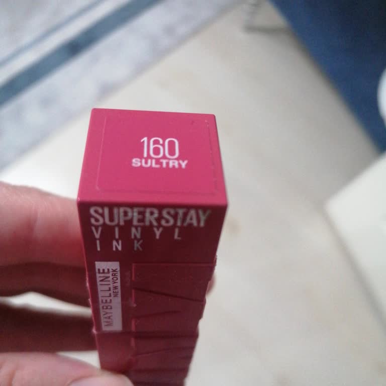 Maybelline Rujunun Yanıltıcı Rengi Ve Yapışkan Yapısı Hayal Kırıklığı Yarattı