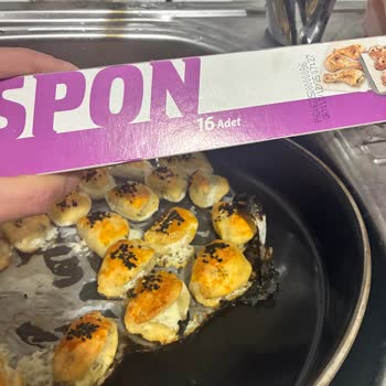 Spon Fırın Pişirme Kağıdı Yüzünden Yangın Çıkacaktı