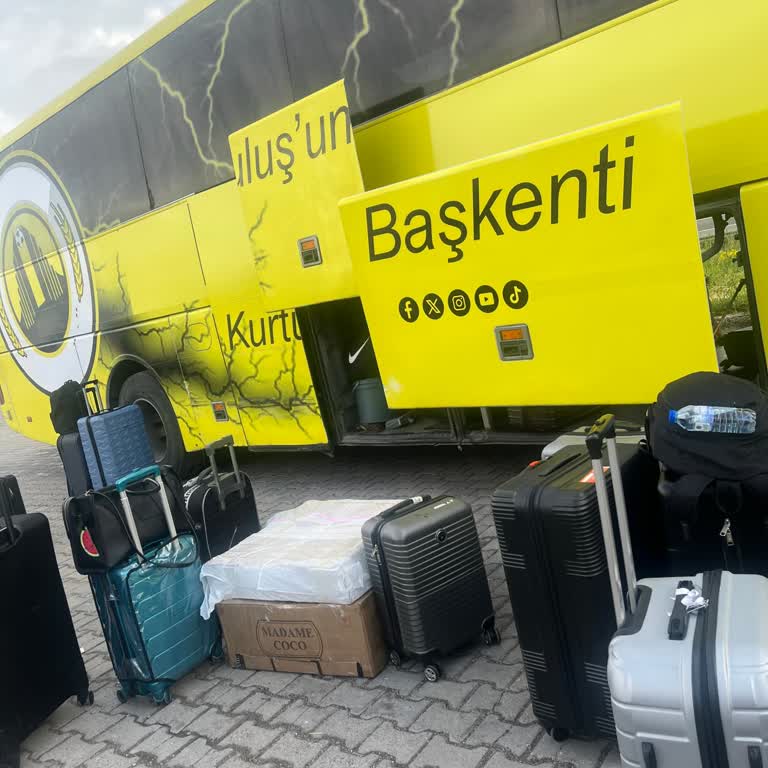 Lider VIP Otobüsü Bozuldu, Yolcuları 6 Saat Sokakta Bıraktı
