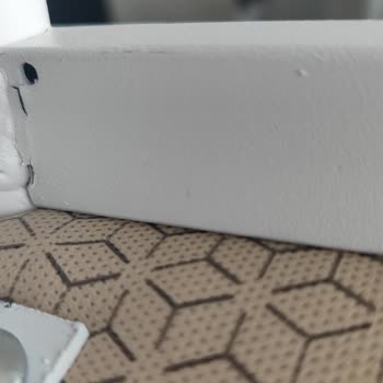 Bellona’da Kırık Sandalyeler Ve İlgisiz Servis