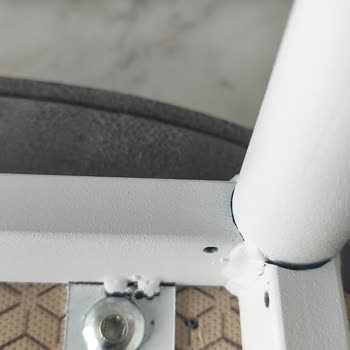 Bellona’da Kırık Sandalyeler Ve İlgisiz Servis