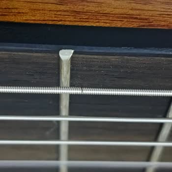 Kırık Gitar Telleri Ve Geciken İade İşlemi