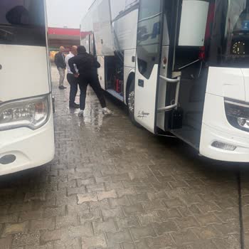 Metro Turizm'de Yanıltıcı 2+1 Bilet, Kirli 2+2 Otobüs Ve Uzun Gecikme