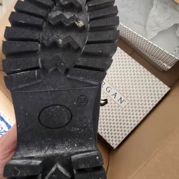Sipariş Edilen Botlar Gelmedi, Gönderilen Ayakkabılar Kirli Ve Yanlış