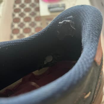 İç Yırtılma Ve Hızlı Aşınma Nedeniyle Sketchers Ayakkabısında Değişim Talebi