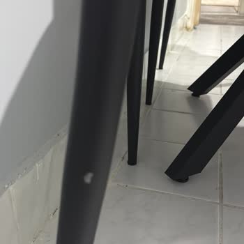 Uzun Teslimat Süresi Ve Defolu Sandalyeler İçin Müşteri Hizmetlerinden Cevap Bekleniyor
