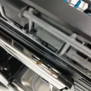 Electrolux Bulaşık Makinesindeki Paslanma Ve Servis İhmaline Karşı İade Talebi