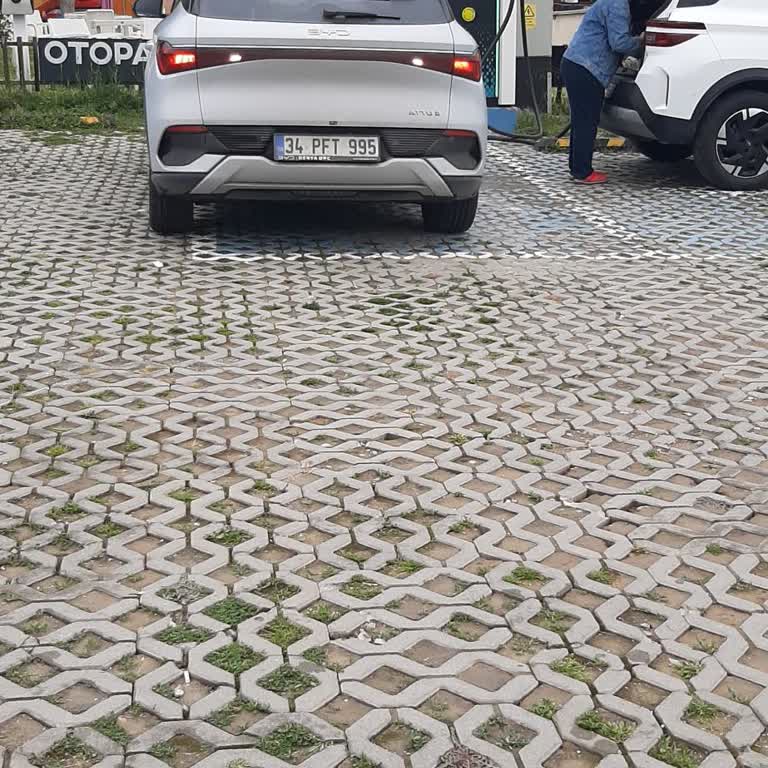 Yeni Togg Araçta Trugo Şarj Sorunu Yüzünden Yolda Kaldık