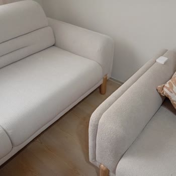 Yanlış Renkli Koltuk Ve TV Ünitesi Montajı