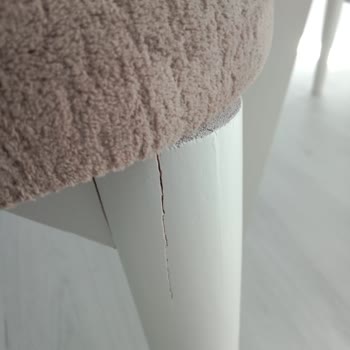 Çatlak Sandalye Ayakları İçin Acil Değişim Talebi