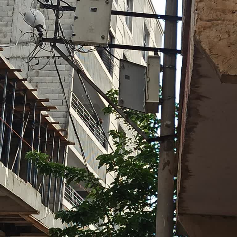 Şanlıurfa Eyyübiye'de Açık Sayaç Kutusu Yangın Tehdidi Ve Müdahale Bekleniyor