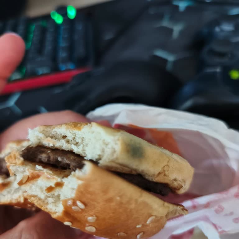 Burger King Antalya Agora’da Küflü Ekmek Ve Tekrarlayan Hijyen Sorunu
