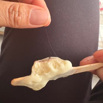 Algida Volcano White Ve Cookies Dondurmasında Saç Benzeri Yabancı Madde