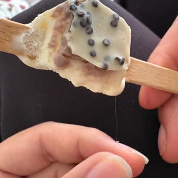 Algida Volcano White Ve Cookies Dondurmasında Saç Benzeri Yabancı Madde
